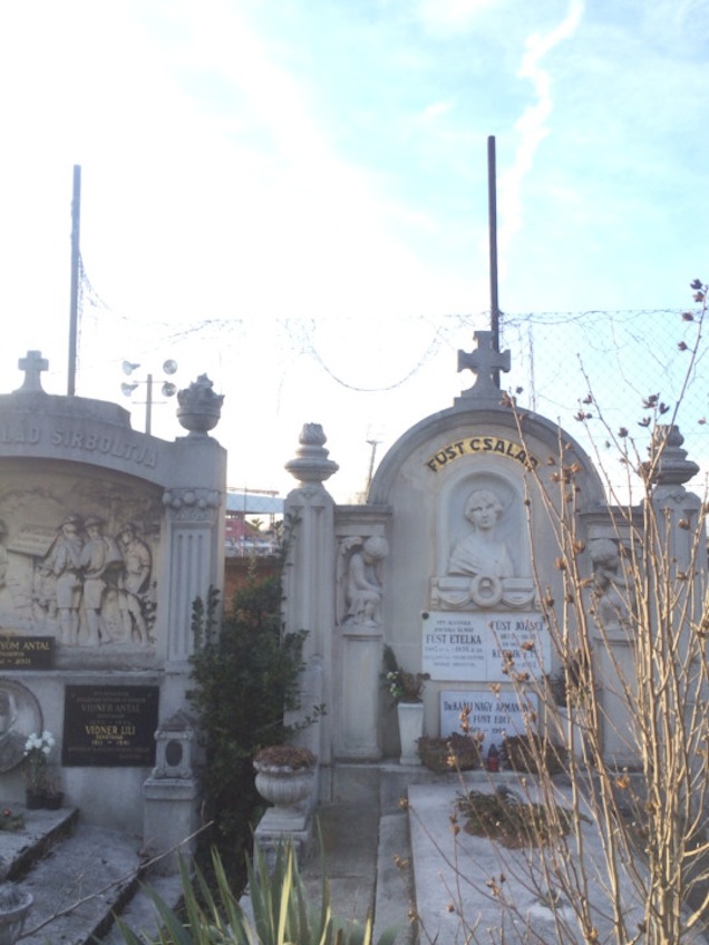 Illustration for article titled Temető, szopatás, porló beton: így vagyok néző a magyar bajnokságban