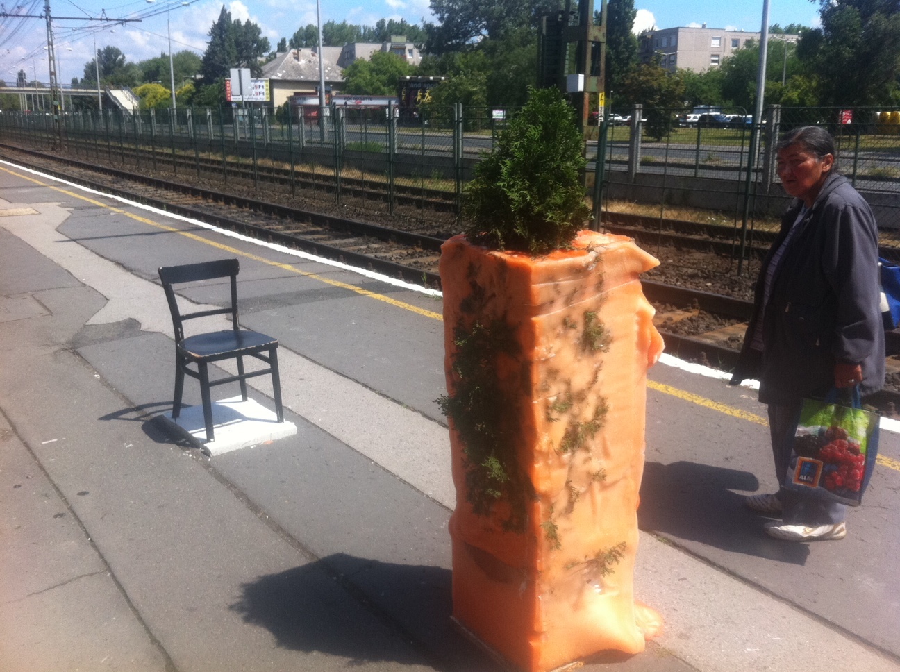 Ezzel vajon mit akarhatott üzenni az alkotó?