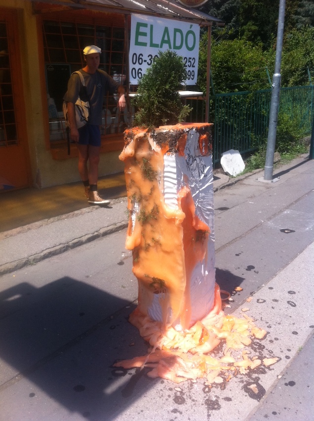 A széket már elvitték, a faggyú leolvadt, ilyen a művészet sorsa