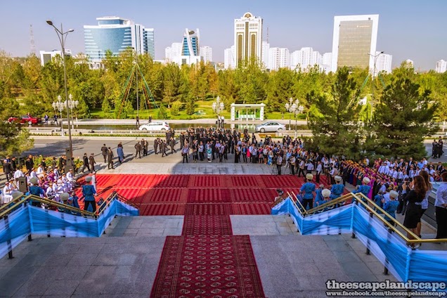 Illustration for article titled Mukinyúl egy hatalom ez a Türkmenisztán, nem diktatúra