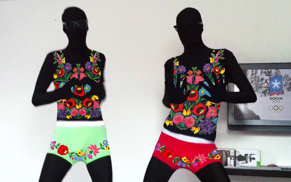 Illustration for article titled Mi mindent ki lehetett volna hozni a kalocsai mintás sportmezből!