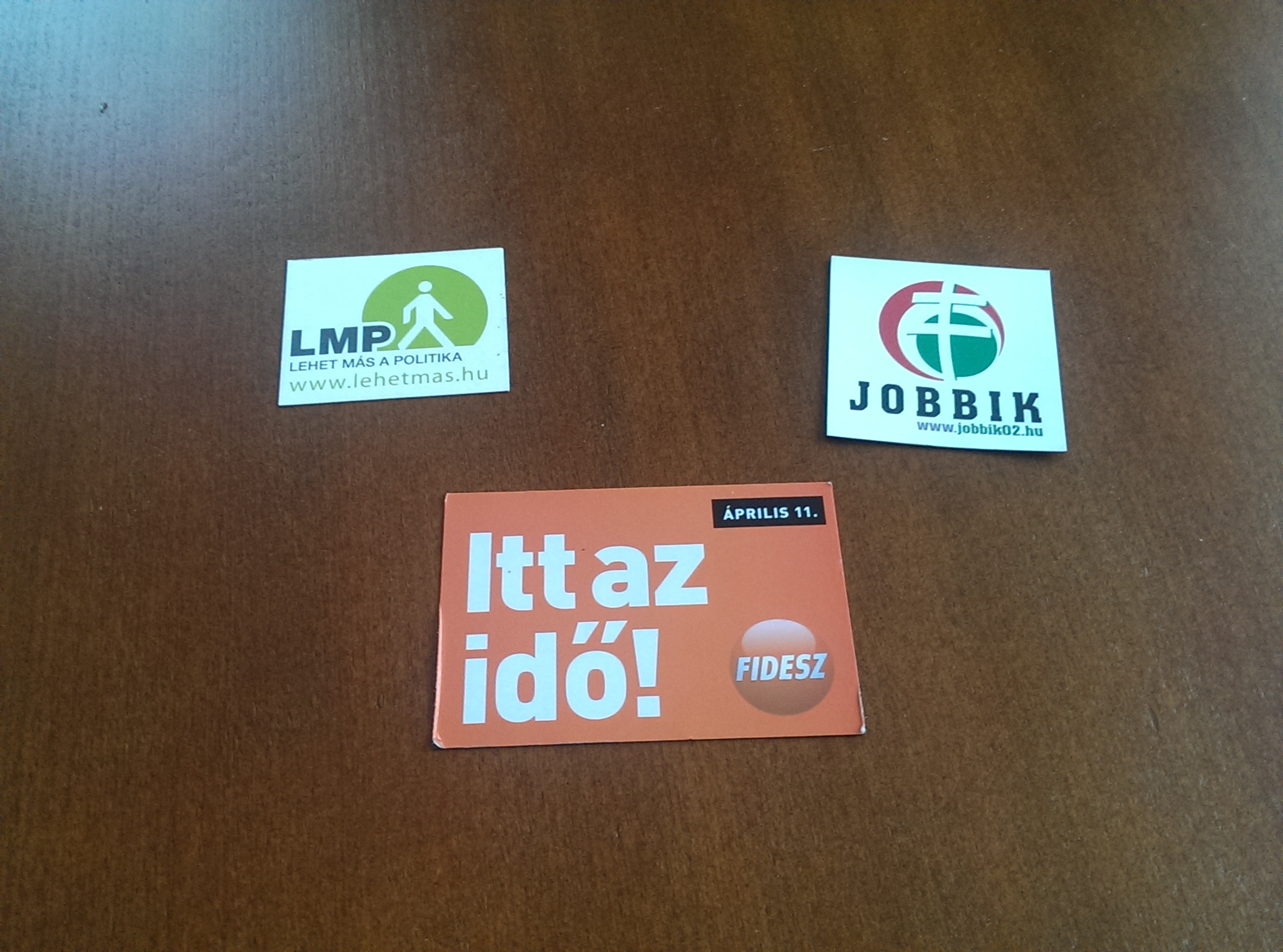 Illustration for article titled A Cink Nagy Politikai Szóróajándék, Matrica és Hűtőmágnes Tesztje