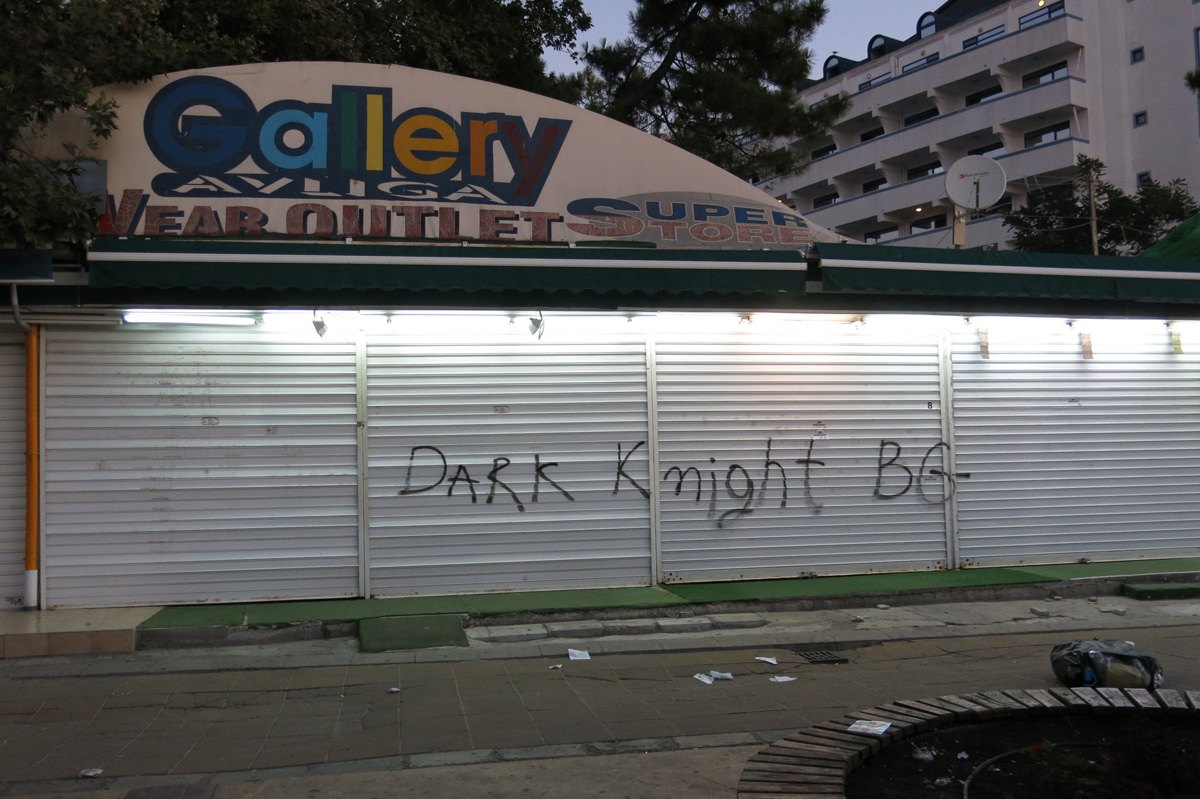 Illustration for article titled Siófok szorozva ezerrel – egy hét szenvedés a Naposparton