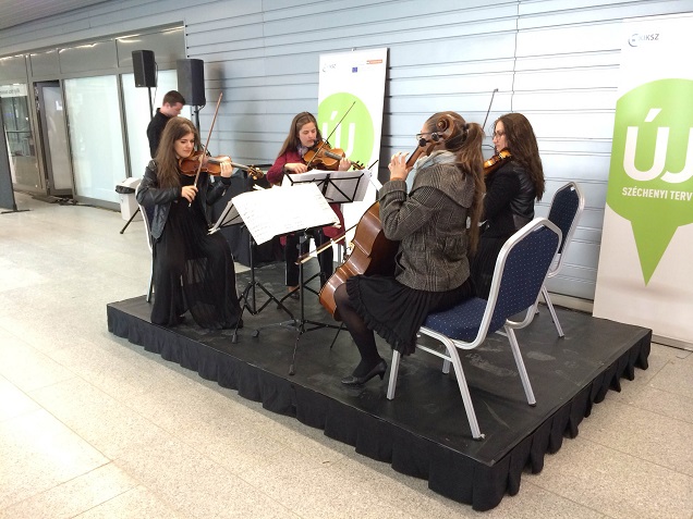 Illustration for article titled Dúró Dóra már zakatolna