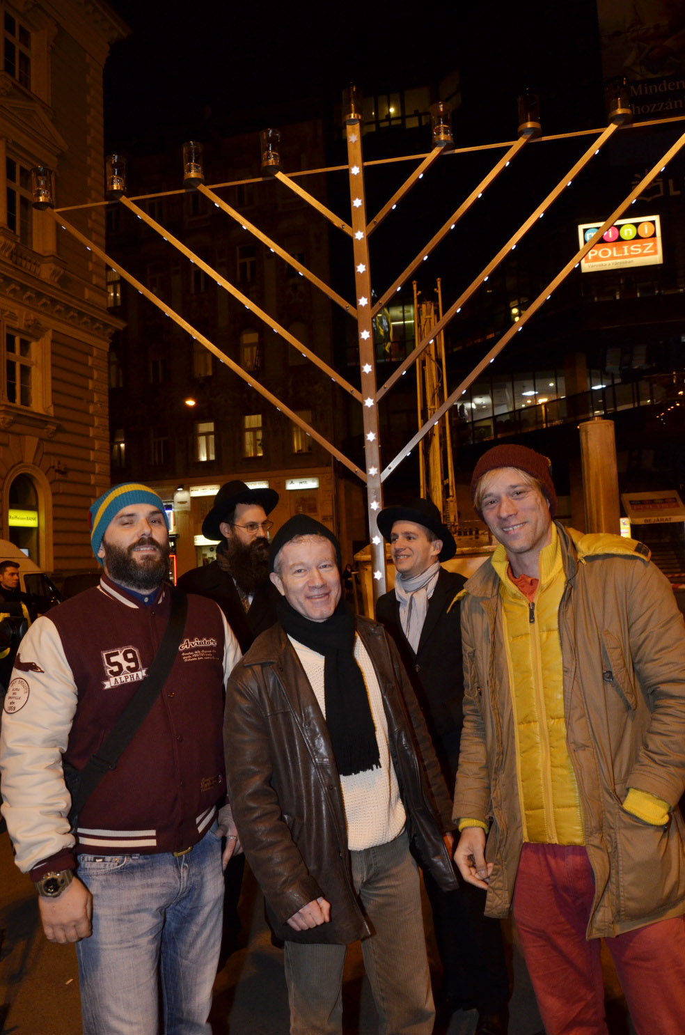 Illustration for article titled Ilyen volt a város fölött lebegni egy dühös rabbival