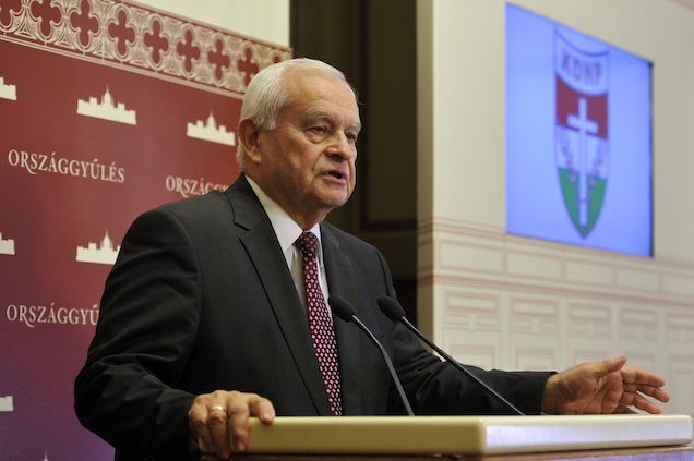 A kormány még nem döntött a KDNP zárva tartásos javaslatáról