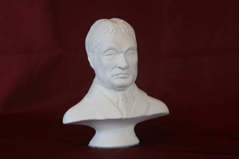 Szerinted vicc vagy igazi az Orbán-mellszobor-webáruház?