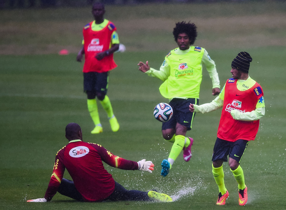 Nincs mit tenni, nyakunkon a foci-vb (privát történelem)