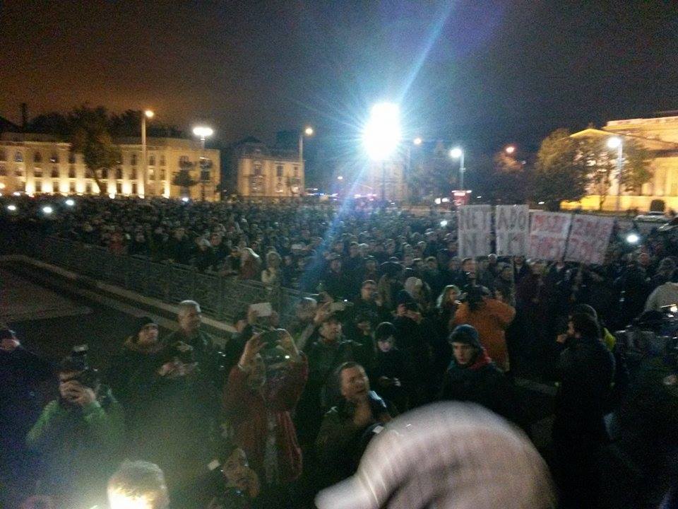 A Himnusszal ért véget a tüntetés, de vannak, akik folytatnák