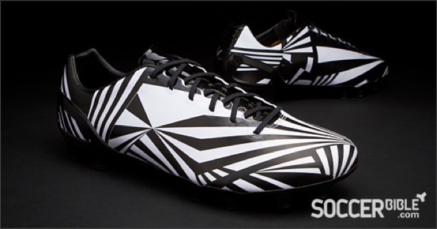 Illustration for article titled Hadihajó-festésű cipőt csinált a Nike