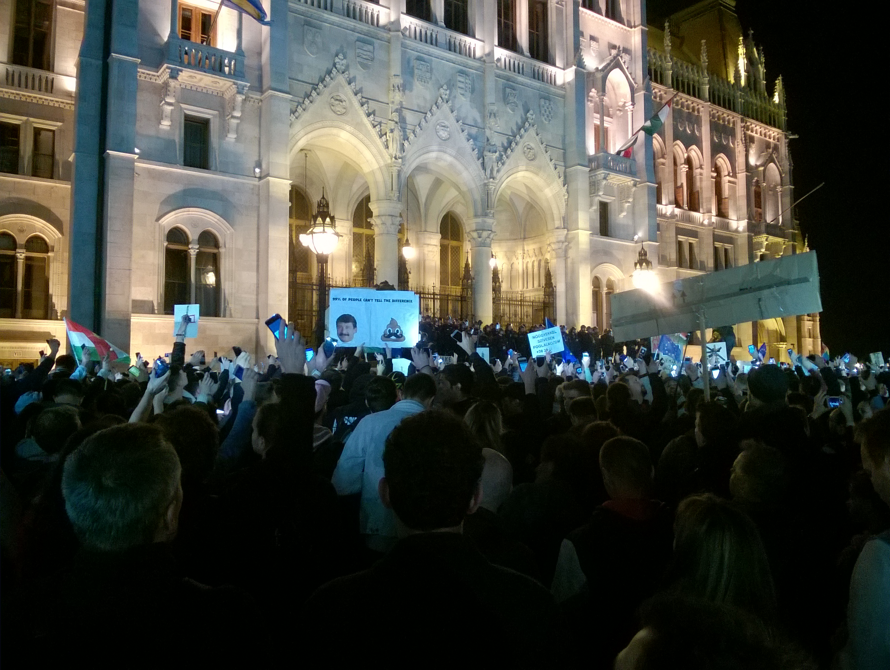 Illustration for article titled A Hősök és a Bajszos Szarem/em