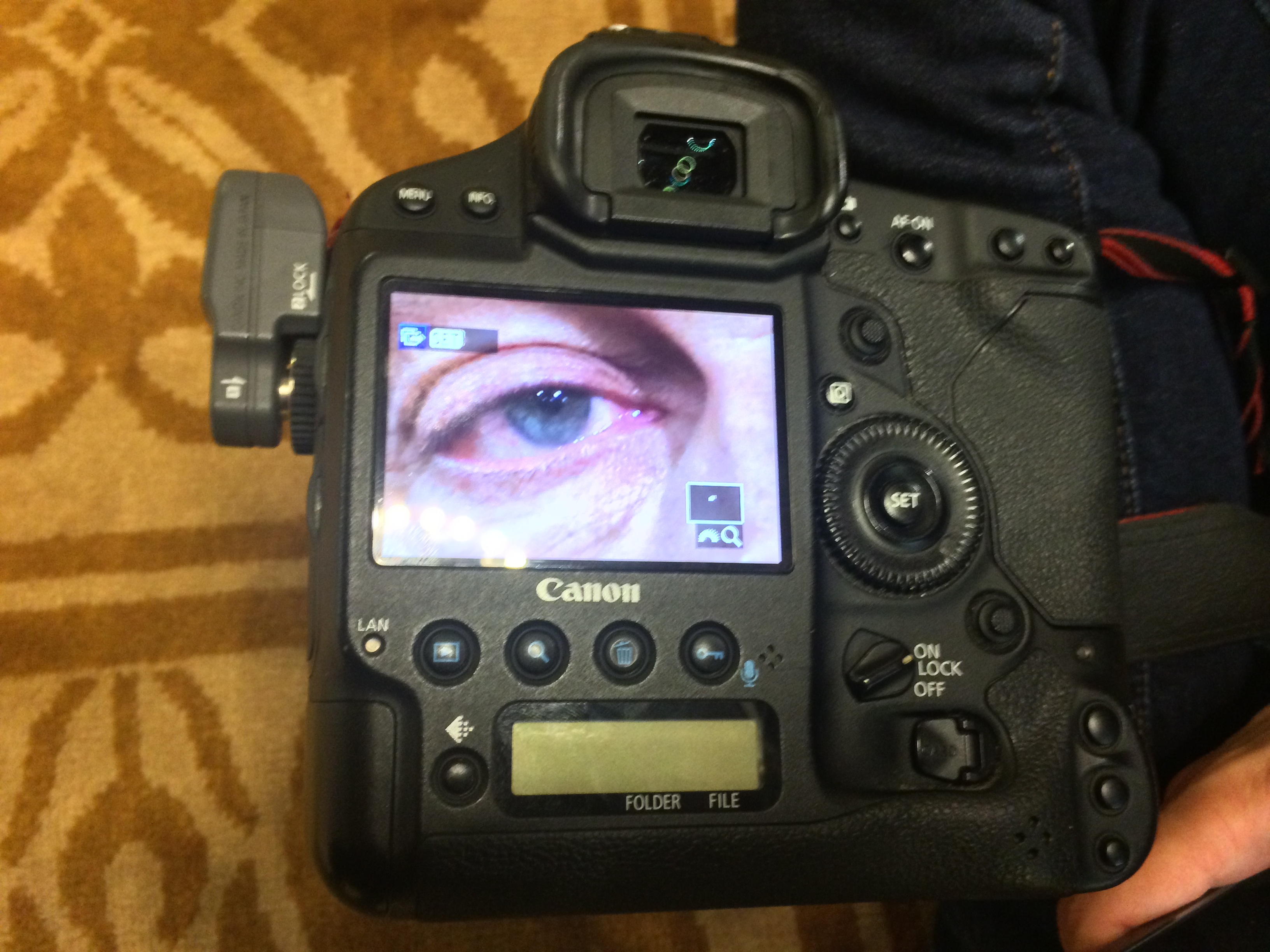 Illustration for article titled Orbán szeme véres, Szijjártó nadrágja rövid, Tarlós unja és kanos