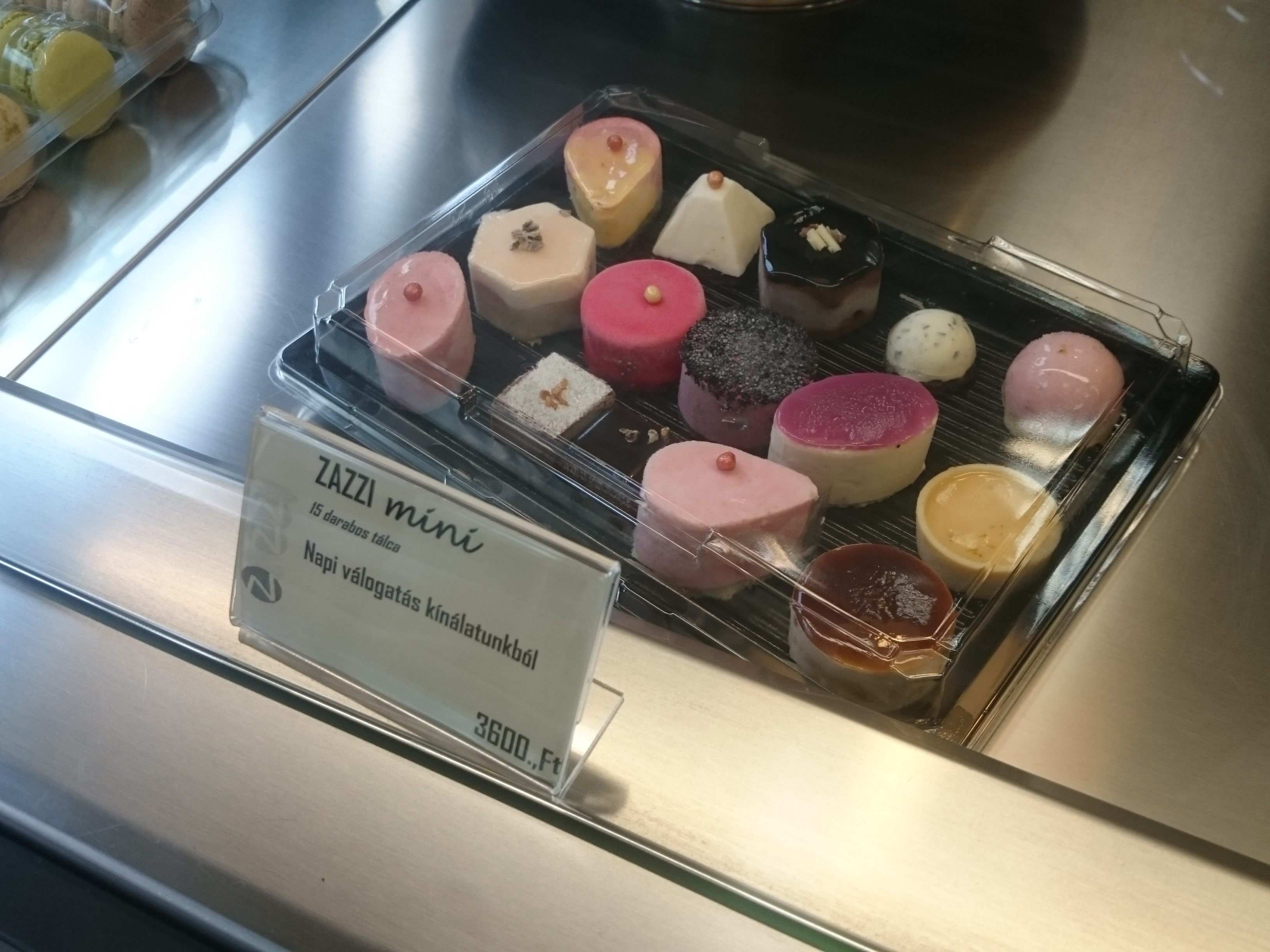 Illustration for article titled ZAZZI cukrászda és a Fesztiválzenekar közös fellépése