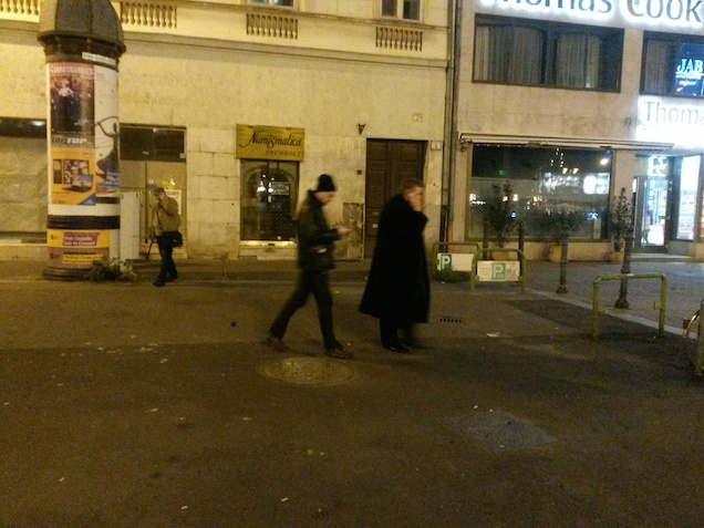 Schmuck Andor a Gerbeaud-nál jár, de egy kicsit elmosódott az őszben