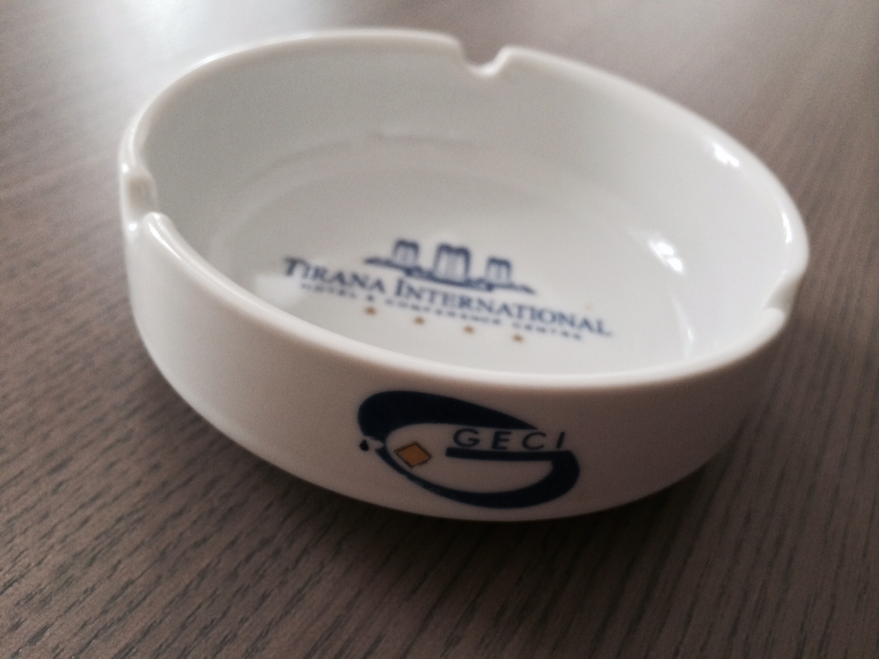 Életem ajándéka a gecis hamutartó