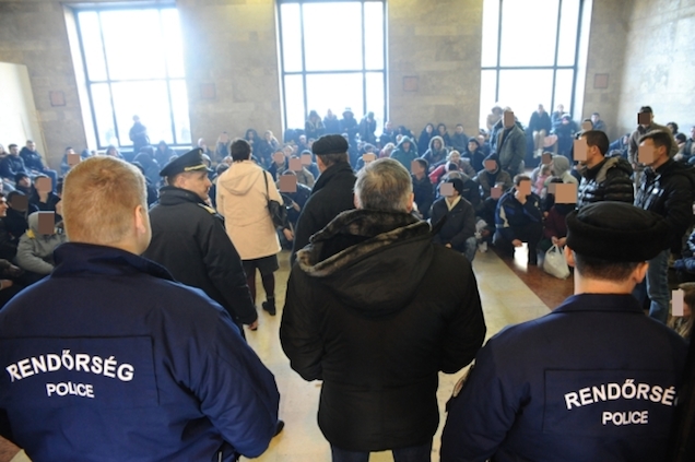 Menekültdráma zajlik a győri vasútállomáson