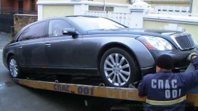 Elvitte a hatóság a szibériai munkanélküli Maybach 62-esét