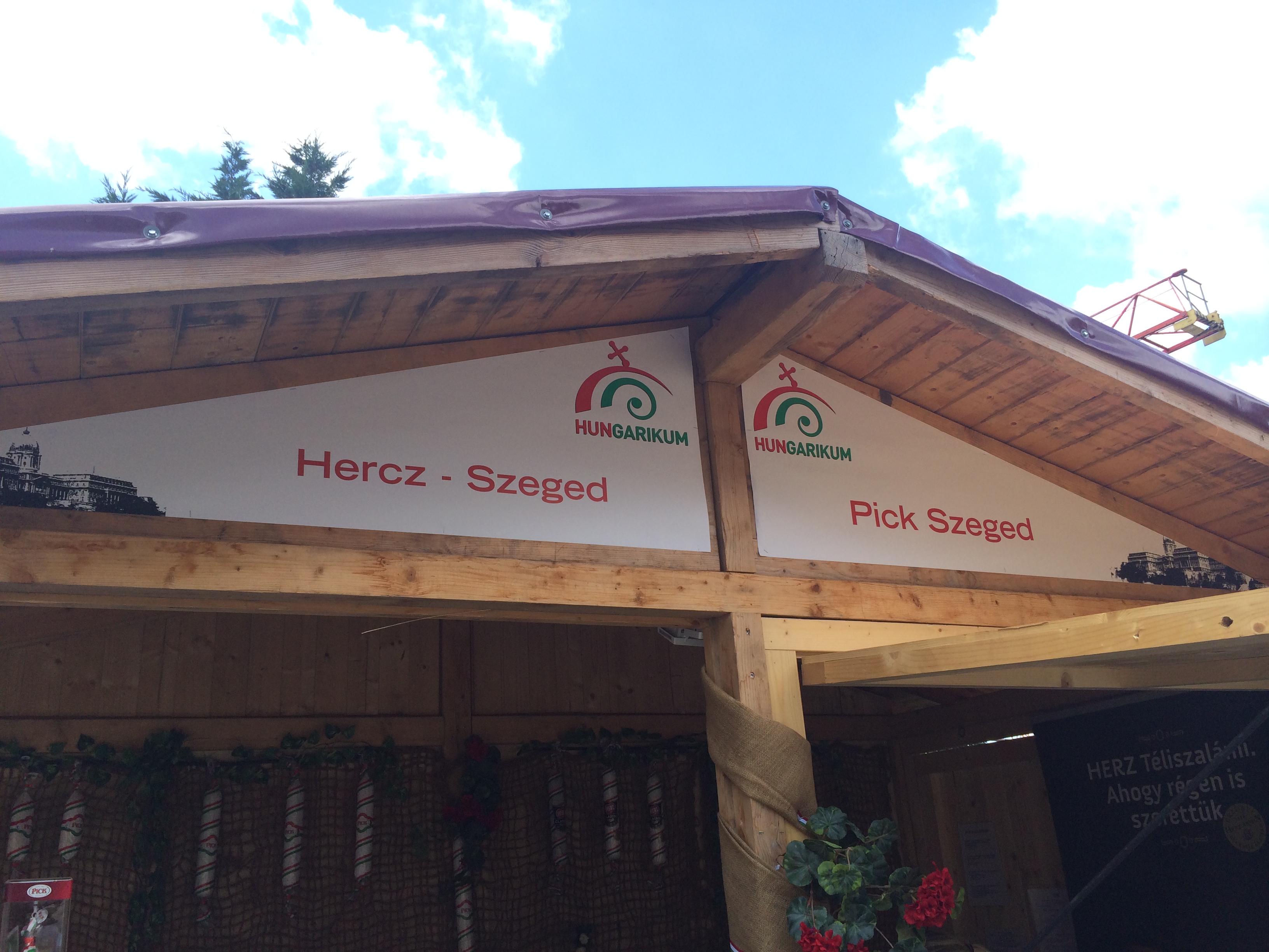 Illustration for article titled Fazekas miniszter nem gyújtott fel egy vincsesztert sem. Csak nyalt