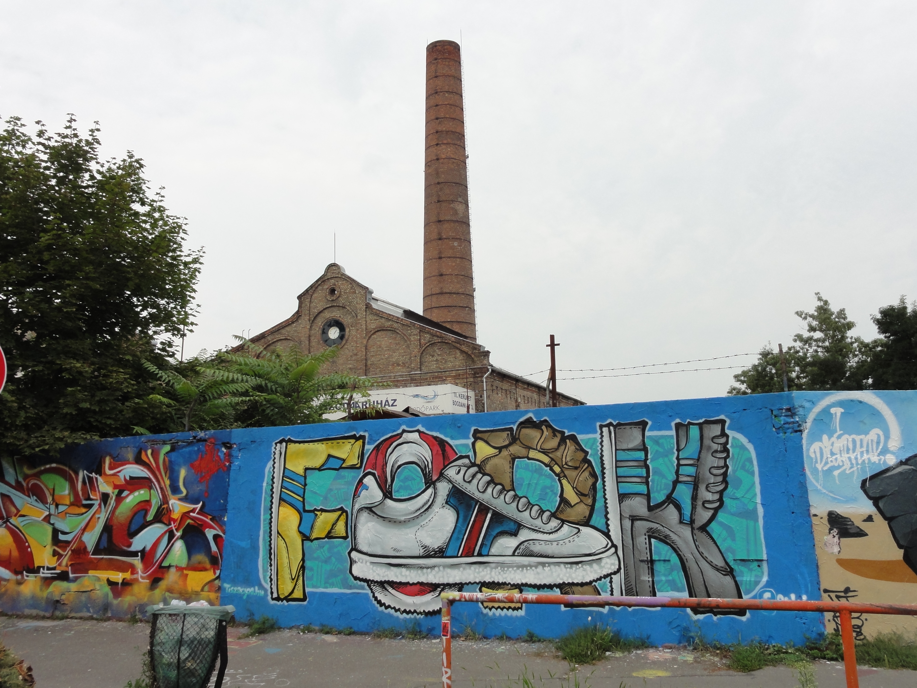 Illustration for article titled Nemzetközi graffiti képeskönyv. Színhely ismét a Filatorigát!