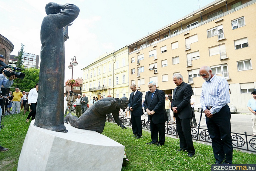 Illustration for article titled Mit bénázik ott az a karikatúrazsidó?