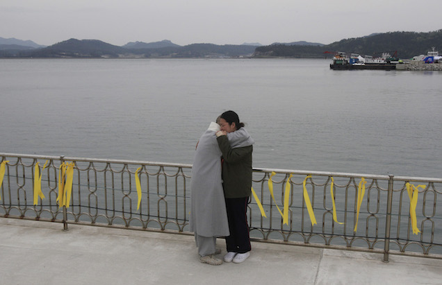 Letartóztatták a koreai komp teljes legénységét