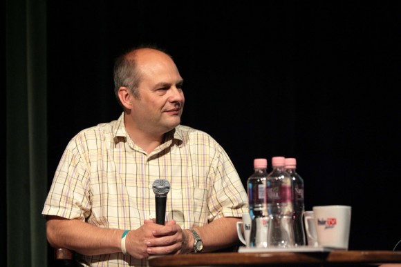 Megtámadták a Hír TV riporterét